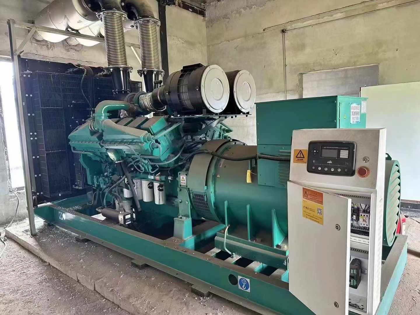 白银无功补偿装置的性能评估需要考虑哪些因素？