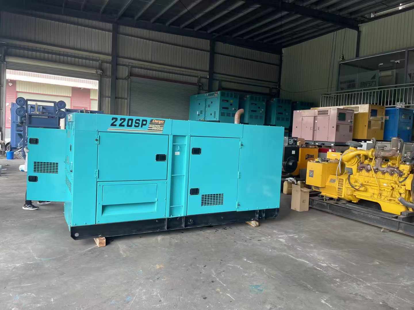 白银柴油发电机组长期不间断运行时，如何监控其温度和压力？