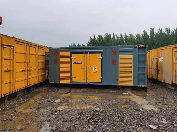 白银柴油发电机如何判断干式空气滤清器是否需要更换？