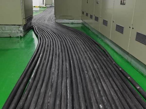 白银如何根据理论计算公式计算温度对特定电压测量结果的影响？